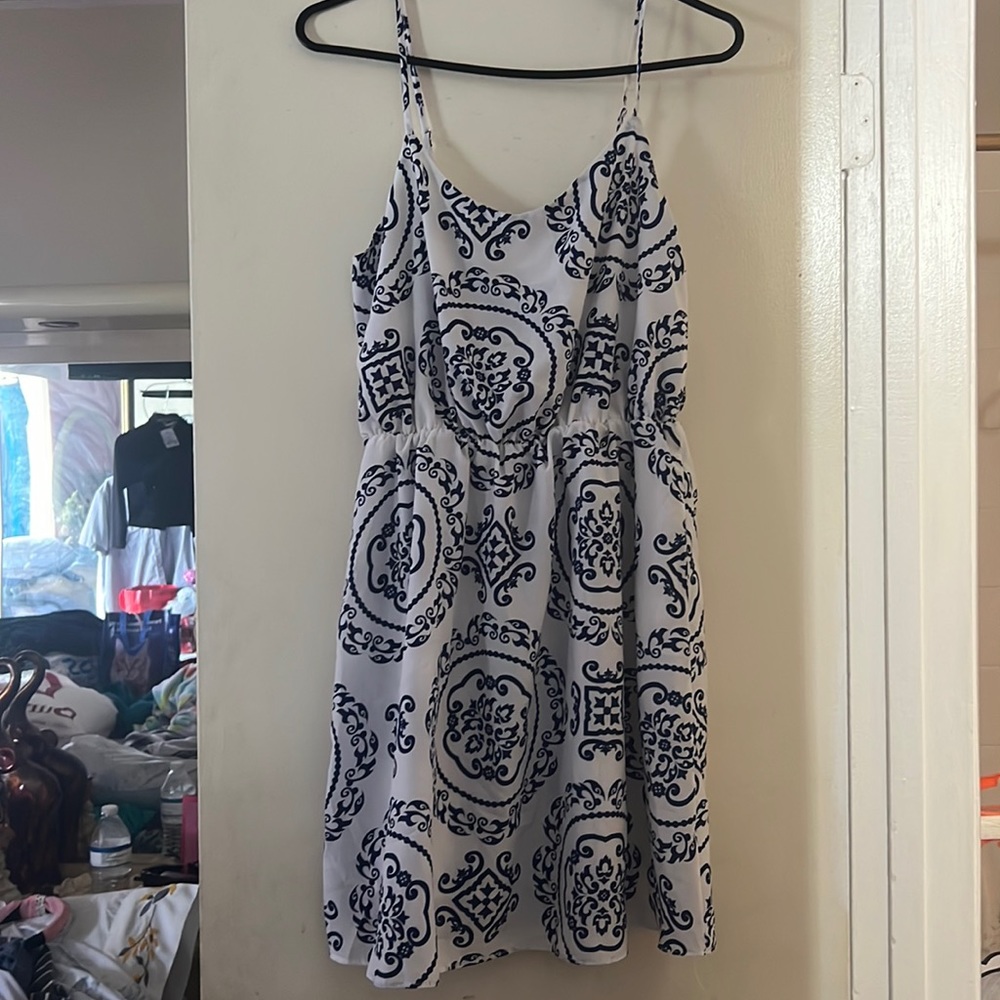 Cute dress.